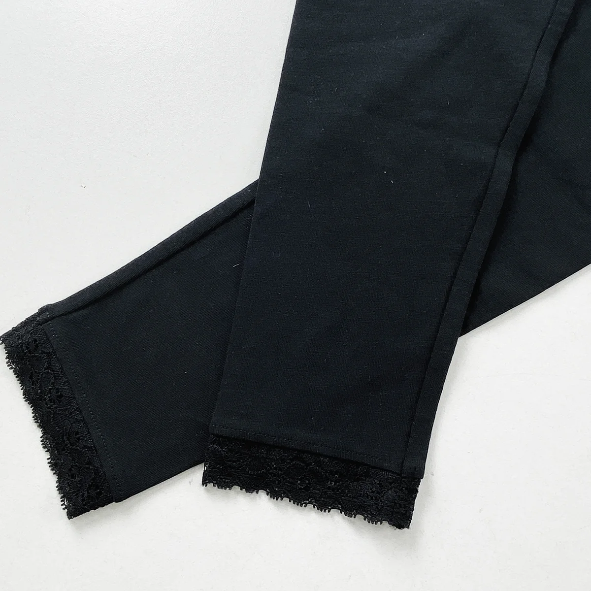 Girls' Full-Length Cotton Leggings with Lace Trim - Image 4