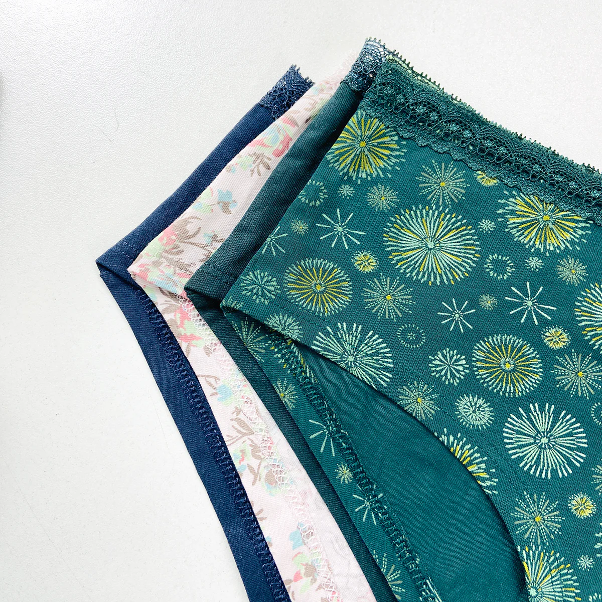 Pack of 5 Womens Cotton Hipster Printed & Solid Lace Panty - Image 9